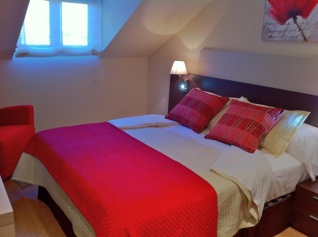 Aparthotel Bubal El Pueyo de Jaca Phòng bức ảnh