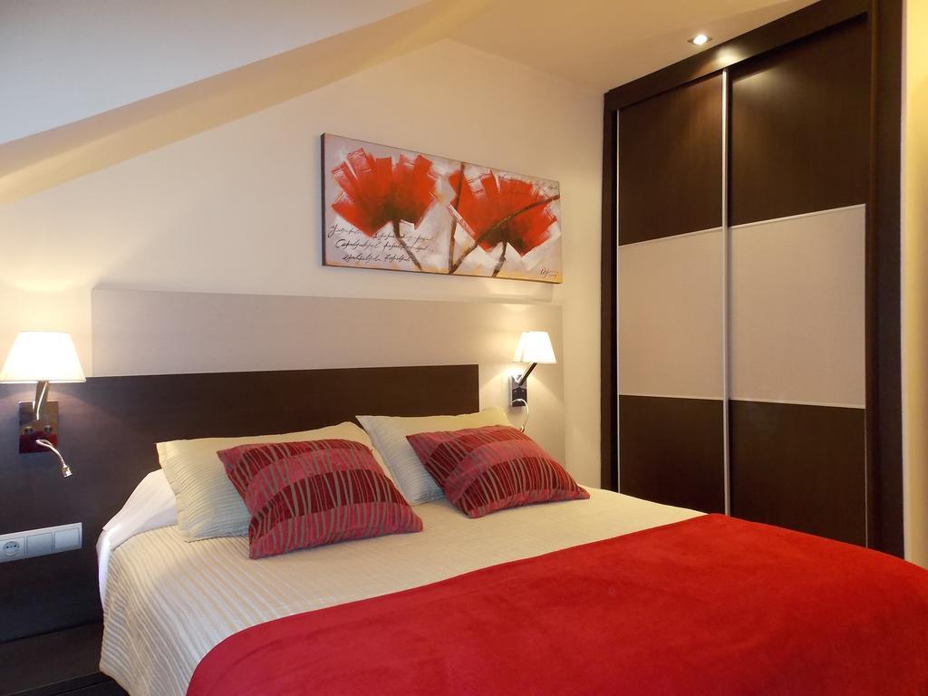 Aparthotel Bubal El Pueyo de Jaca Phòng bức ảnh